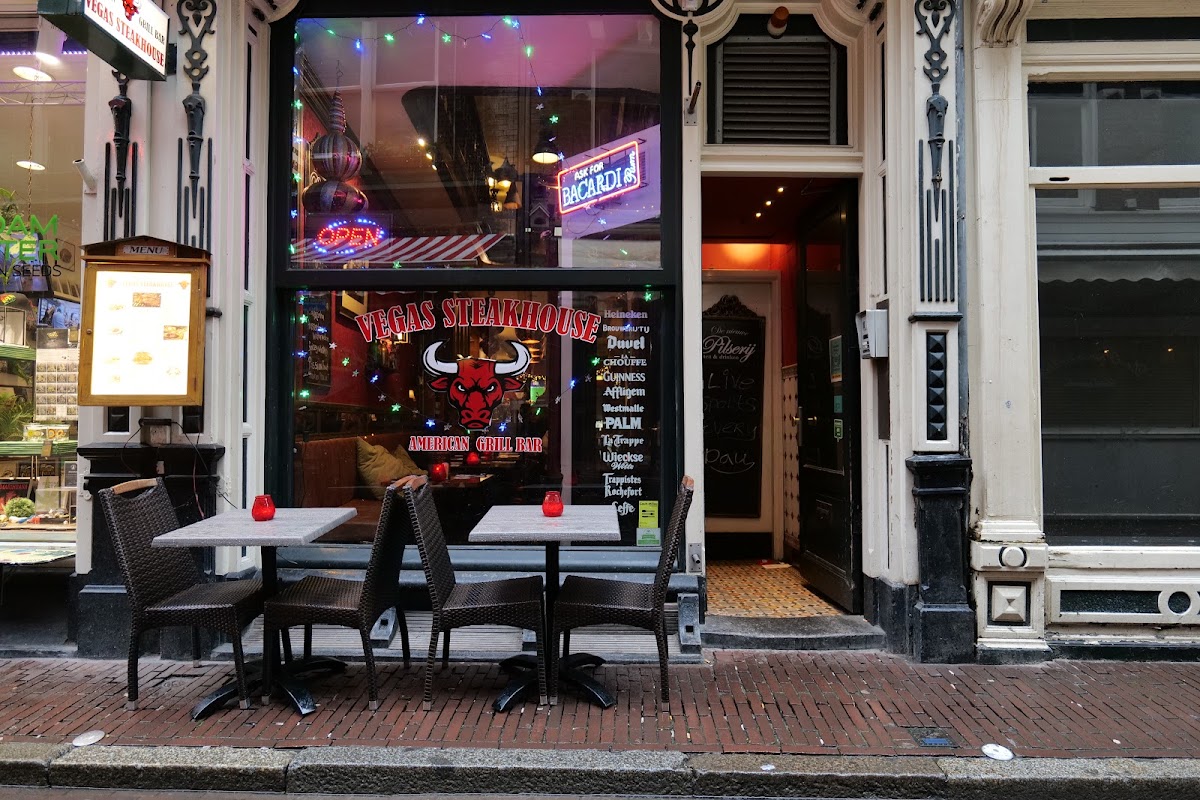 Vegas Steakhouse American Grill Bar - Romantic date spot in Amsterdam