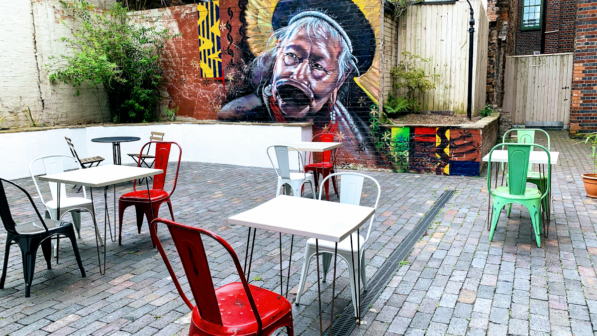 Viela JQ: Café / Dance studio, foto 1