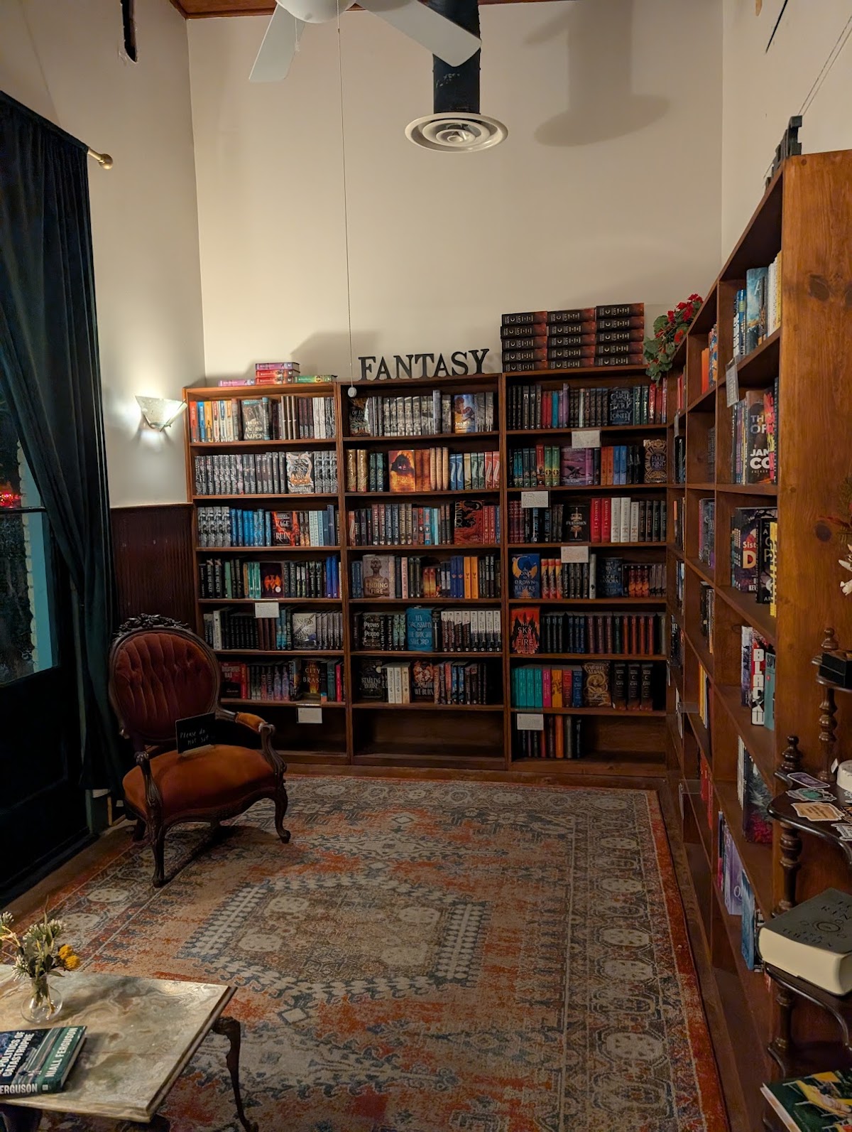 Vintage Bookstore and Wine Bar, foto 4