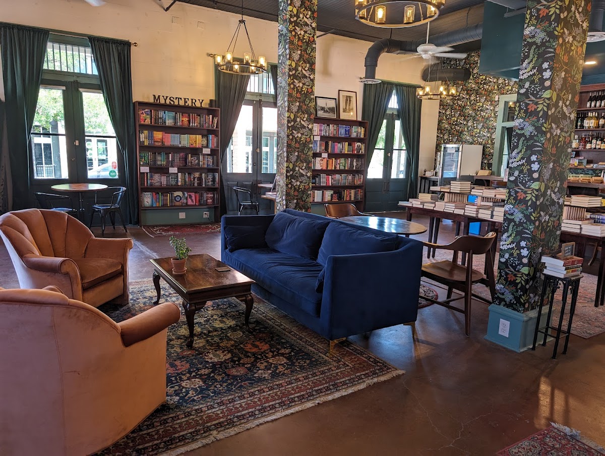 Vintage Bookstore and Wine Bar, foto 1