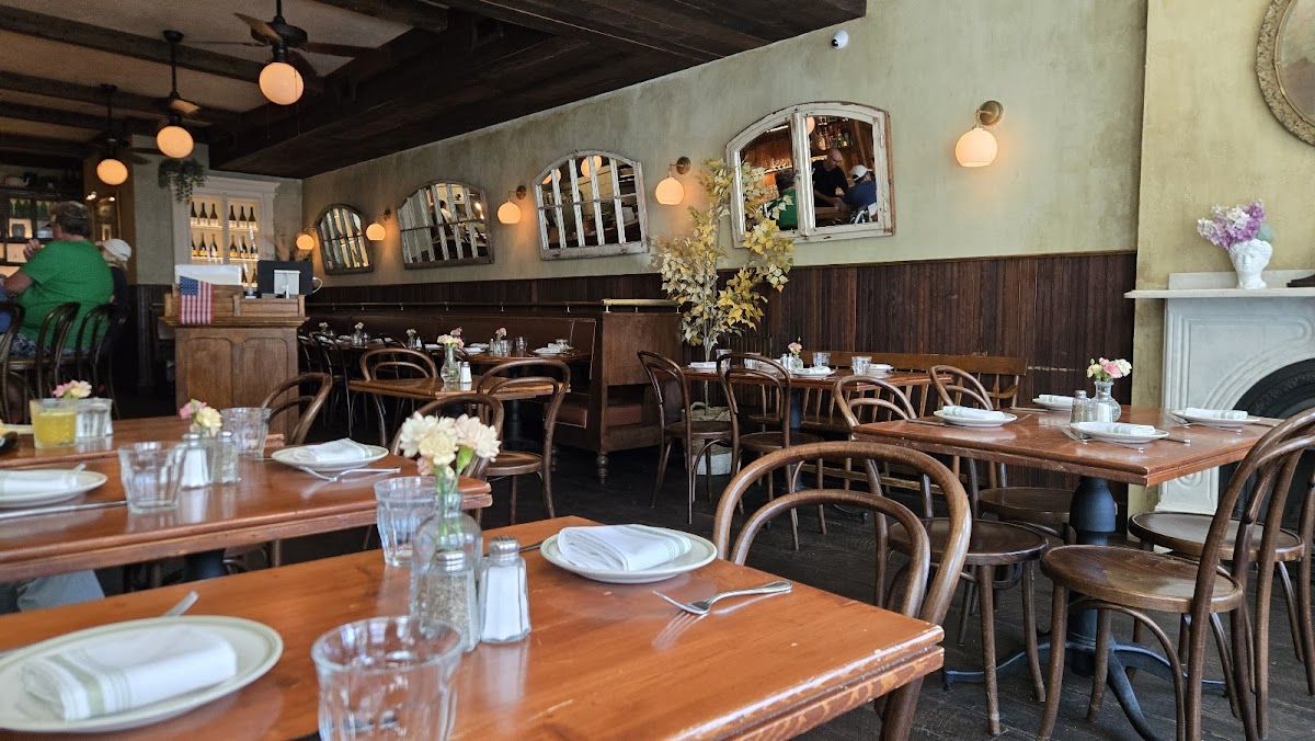 Waverly Kitchen & Bar Charlestown 4