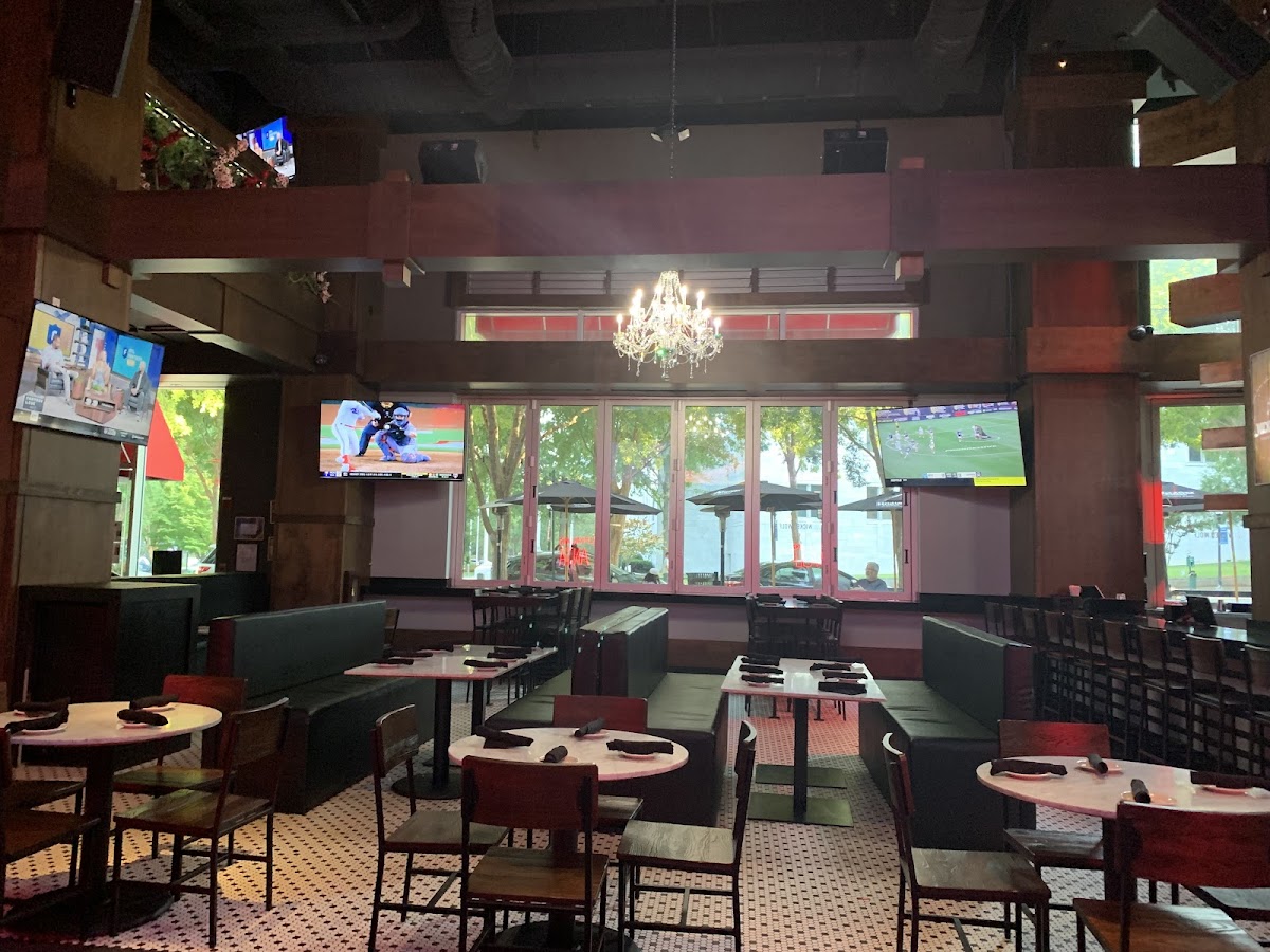 Wicked Wolf Atlanta - Romantic date spot in Atlanta