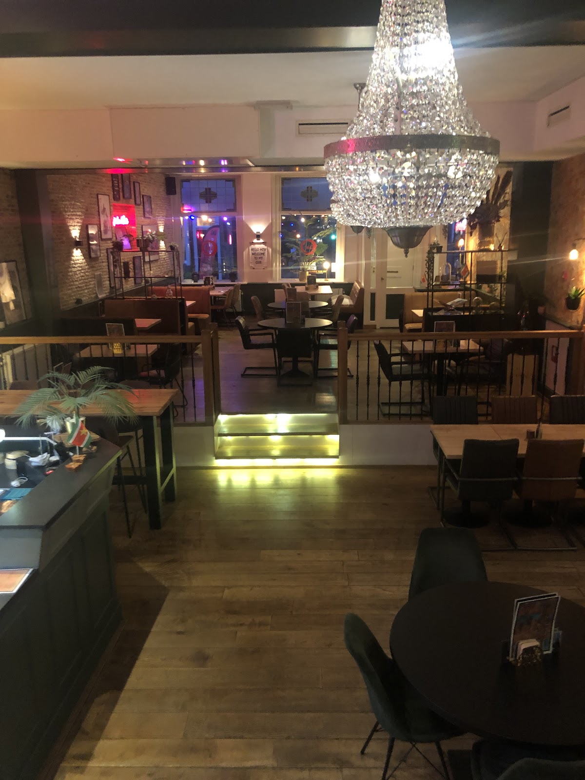Wij eten thuis (Wet Surinaams Restaurant), foto 1
