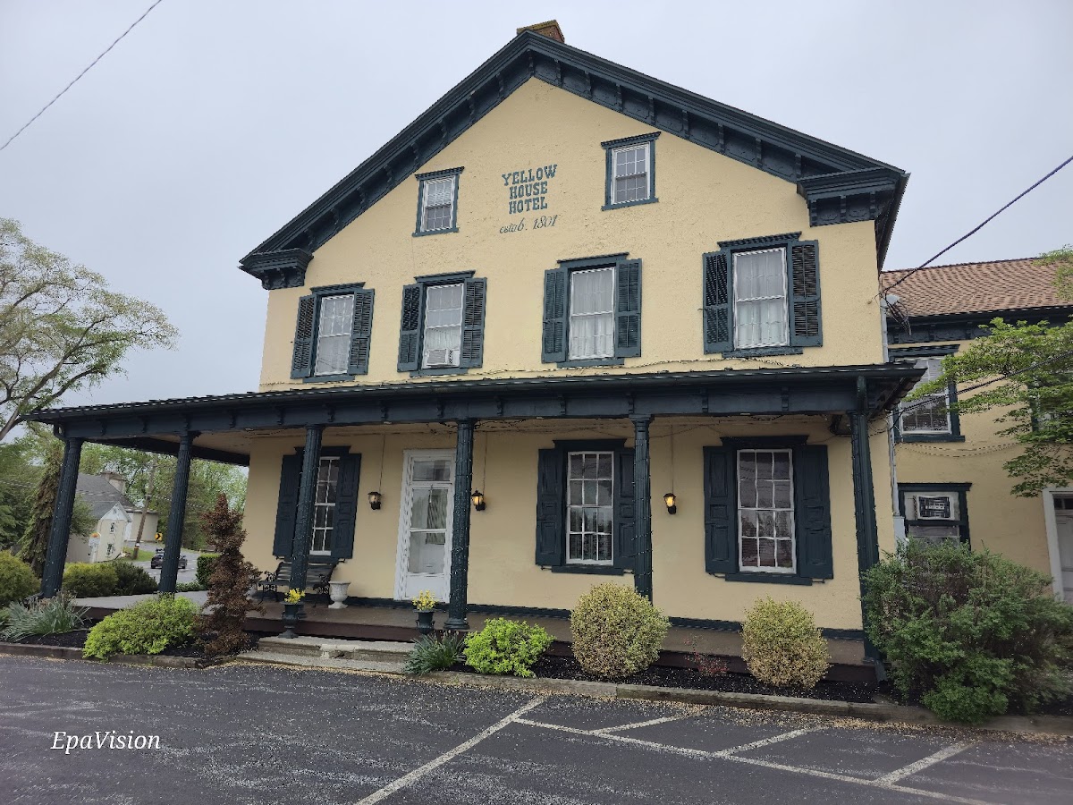 Yellow House Hotel, photo 3