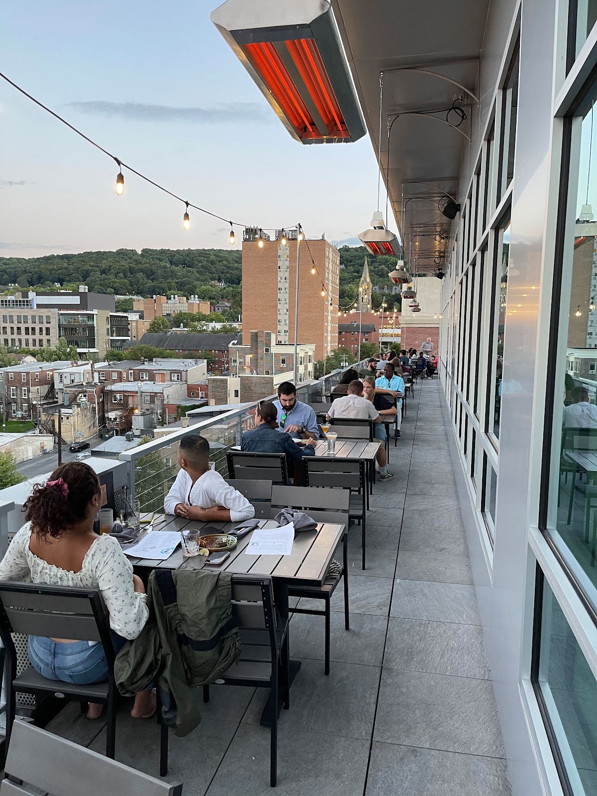 ZEST bar+grille, foto 1